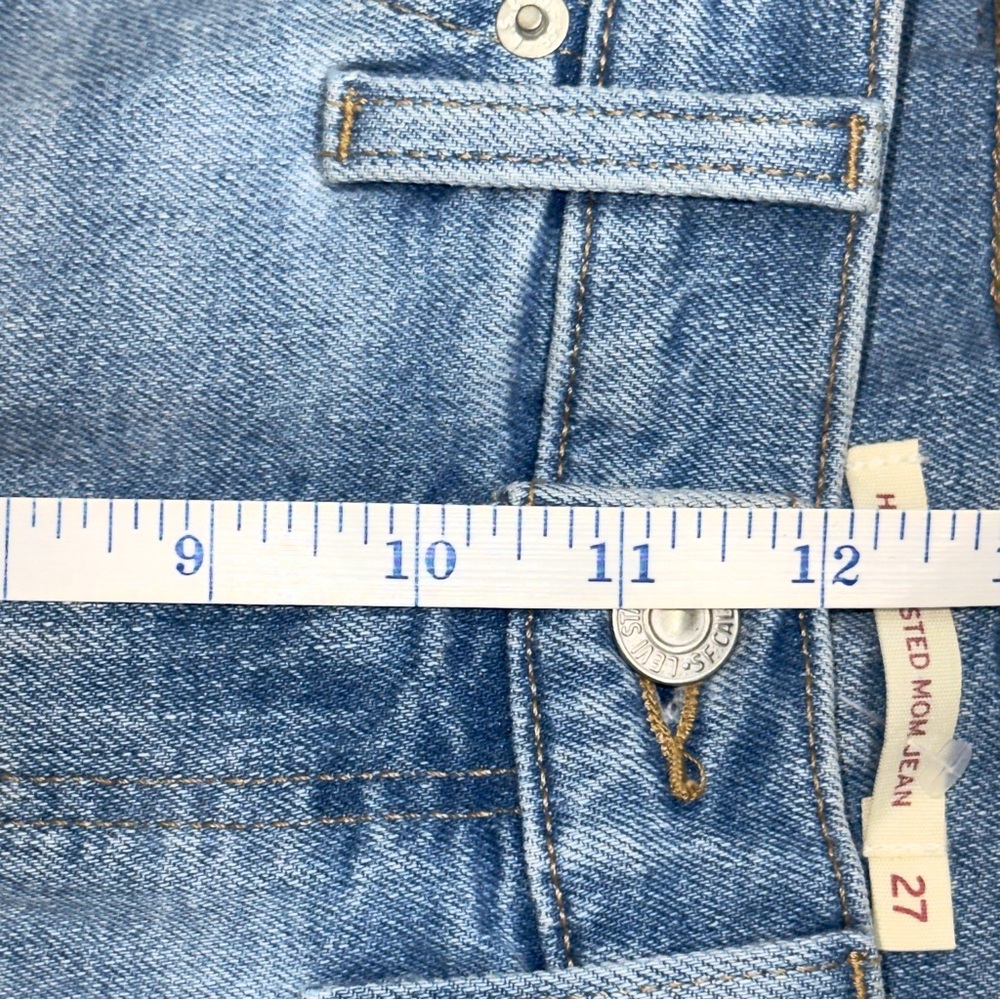 Levi's Women's 27 High-Waisted Mom Jeans Blue Denim e0805 W27 X L29 NWOT - Picture 9 of 9